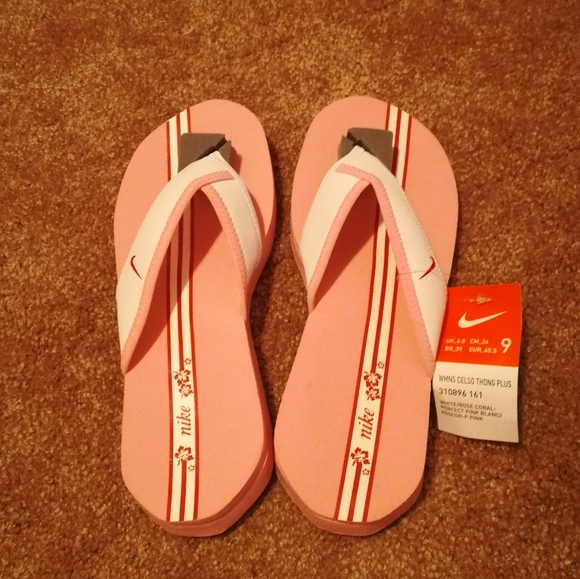 nike celso flip flops womens canada